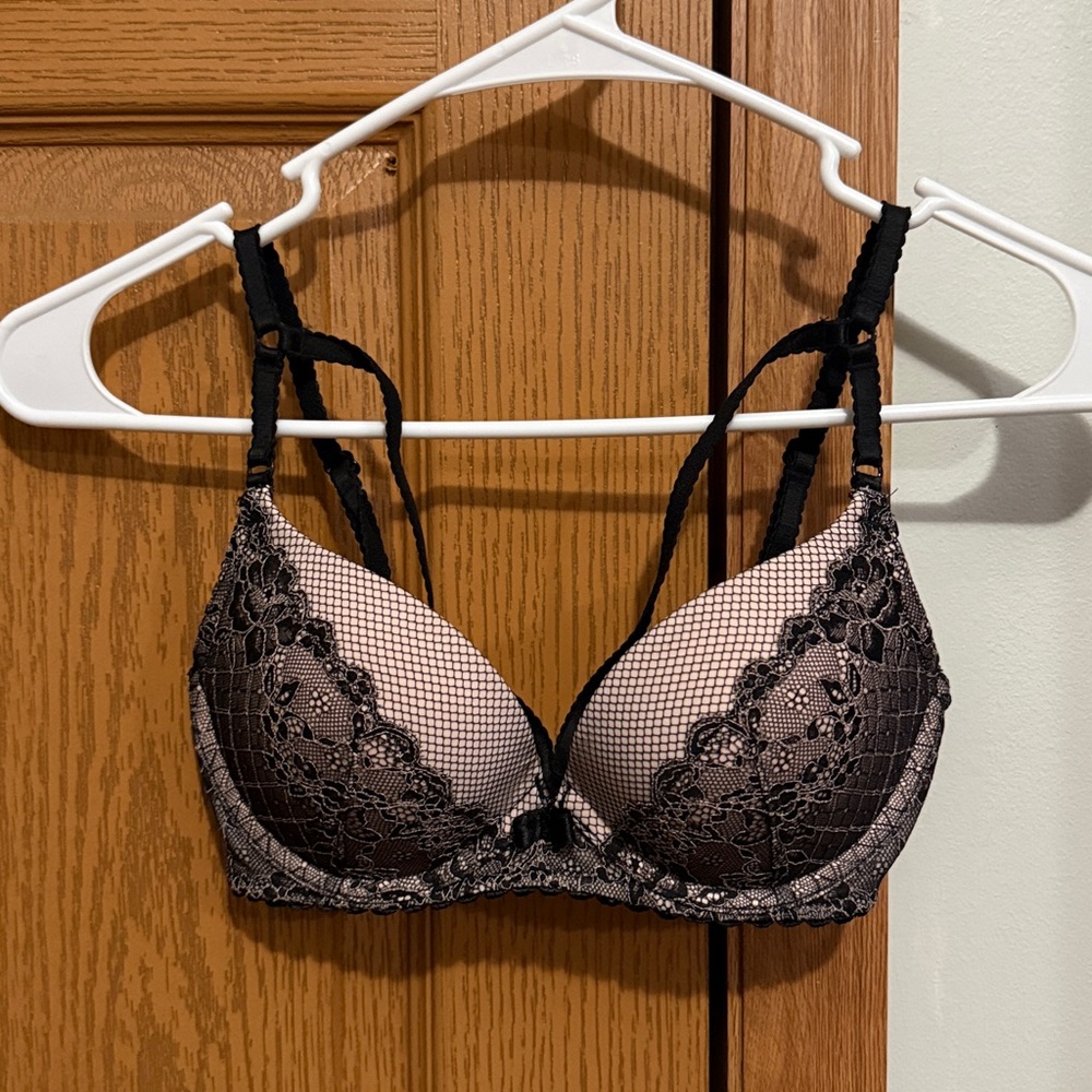 Victoria’s Secret Very Sexy Push Up Bra Lace Caged Strappy Bra 34B